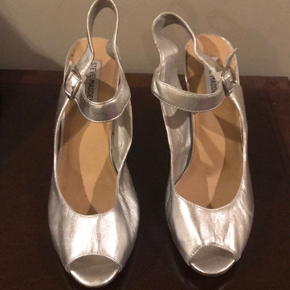 Steve Madden Silver Leather 4.5’’ heels